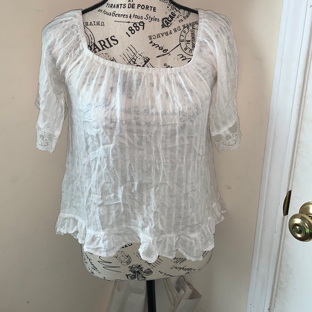 CAUTION TO THE WIND White Top